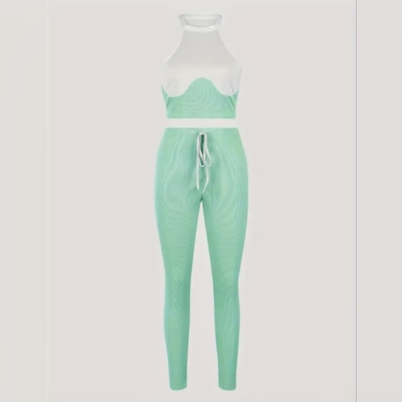 Cute two-piece set 🤍💚 - Picture 2 of 4